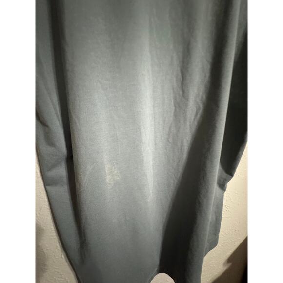 CUTS Curve Hem Sage Fitted Wrinkle Resistant Tee Large - Picture 6 of 8